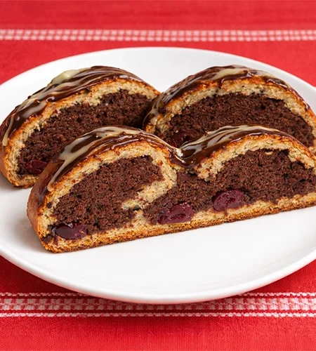 Kakaós-meggyes márványkalács